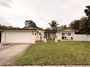 4+1 Müstakil ev — 661 SW 67th Ave, Pembroke Pines, 33023