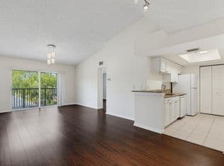 3+1 Condo — 400 N Crestwood Ct Court N #417, West Palm Beach, 33411