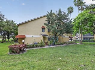 2+1 Condo — 3041 N Oakland Forest Drive #103, Fort Lauderdale, 33309