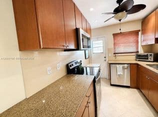 2-bedroom Condo — 3600 Harrison St APT 16B, Hollywood, 33021