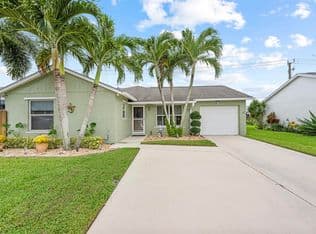 3-bedroom Single-Family Home — 128 Banyan Circle, Jupiter, 33458