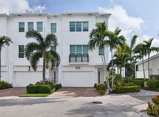 4+1 Townhouse — 2900 NE 12th Terrace #22, Oakland Park, 33334