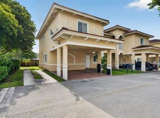 4+1 Townhouse — 6776 SW 22nd St, Miami, 33155
