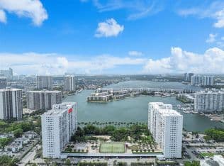 2+1 Condo — 2851 NE 183rd St APT 2112E, Aventura, 33160