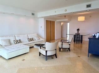 2+1 Condo — 19400 Turnberry Way APT 731, Aventura, 33180