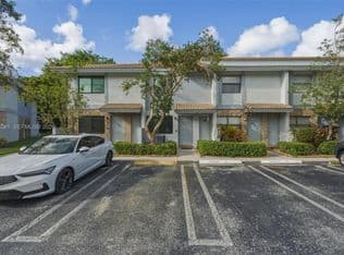 3+1 Townhouse — 9853 Riverside Dr #8-24, Coral Springs, 33071