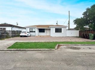 6-bedroom Single-Family Home — 221 W 31st St, Hialeah, 33012