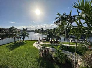 1+1 Condo — 455 Golden Isles Dr APT 204, Hallandale, 33009