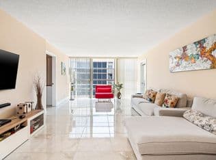 3+1 Condo — 2000 Atlantic Shores Boulevard Apt 410, Hallandale, 33009