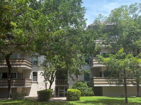2-bedroom Apartment — 1205 Mariposa Ave APT 402, Coral Gables, FL 33146