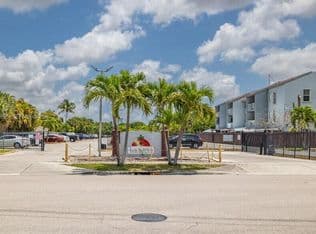 2+1 Condo — 1725 W 60th St APT F202, Hialeah, 33012