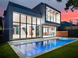 5-bedroom Single-Family Home — 229 NW 42nd St, Miami, 33127