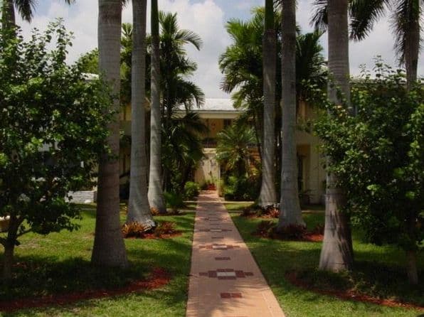 1-bedroom Apartment — 1256 S Alhambra Cir APT 1, Coral Gables, FL 33146