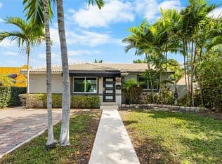 4+1 Müstakil ev — 1835 SW 18th St, Miami, 33145