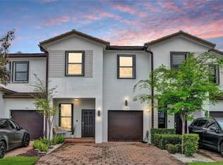3-bedroom Townhouse — 136 SW 185th Way, Pembroke Pines, 33029