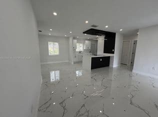 4+1 Müstakil ev — 2800 NW 164th St, Miami Gardens, 33054