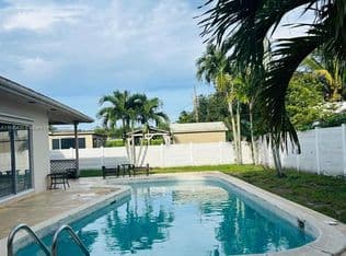 3-bedroom Single-Family Home — 6790 SW 10th Ct, Pembroke Pines, 33023