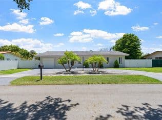 5+1 Müstakil ev — 12724 SW 33rd Ter, Miami, 33175