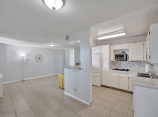 1+1 Condo — 1811 Jefferson Street #404, Hollywood, 33020