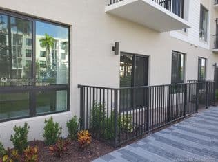 3+1 Condo — 8301 NW 41st St #B-110, Doral, 33166