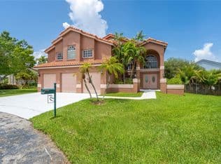 4-bedroom Single-Family Home — 950 NW 197th Ter, Pembroke Pines, 33029