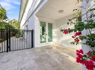 3-bedroom Townhouse — 1812 NE 26th Avenue, Fort Lauderdale, 33305