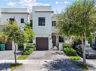 3-bedroom Townhouse — 9174 SW 5th Ln, Miami, 33174