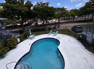 1-bedroom Condo — 3510 Harrison St APT 12, Hollywood, 33021