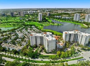 2+1 Condo — 19900 E Country Club Dr APT 607, Aventura, 33180