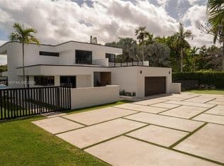4-bedroom Single-Family Home — 10475 SW 72nd Ave, Pinecrest, 33156