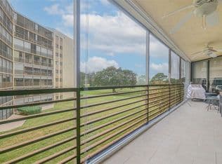 2-bedroom Condo — 7300 Radice Court #302, Fort Lauderdale, 33319