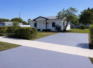 2+1 Müstakil ev — 2450 NW 157th St, Miami Gardens, 33054