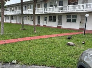 2-bedroom Condo — 65 NE 202nd Ter #Q27, Miami Gardens, 33179