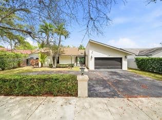 3+1 Müstakil ev — 12715 SW 96th Ter, Miami, 33186