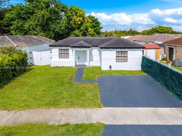 4+1 Müstakil ev — 8246 SW 147th Ct, Miami, FL 33193
