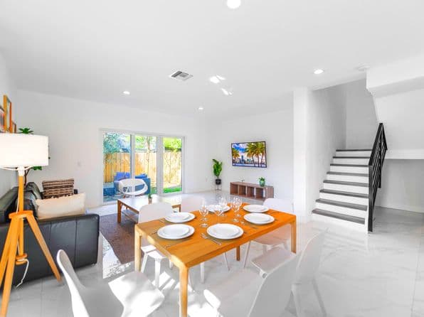 Building — For Rent, Miami 33127