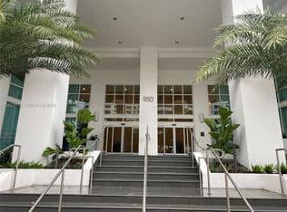 2-bedroom Condo — 950 Brickell Bay Dr APT 2206, Miami, 33131