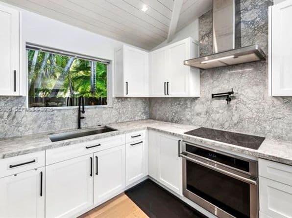 3-bedroom Apartment — 5711 Michelangelo St #5711, Miami, FL 33146