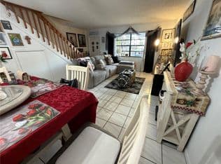 2+1 Townhouse — 10428 NW 3rd St, Pembroke Pines, 33026