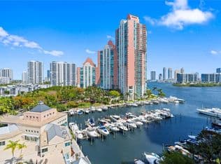 2+1 Condo — 3340 NE 190th St APT 1004, Aventura, 33180