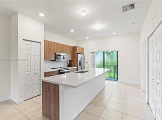 2-bedroom Condo — 7831 NW 104th Ave APT 22, Doral, 33178