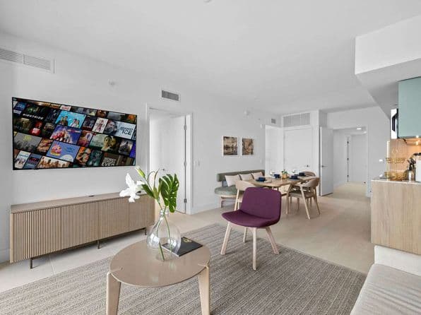 Building — For Rent, Miami 33132