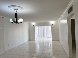 2-bedroom Condo — 1850 W 56th St APT 2404, Hialeah, 33012
