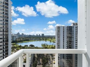 2+1 Condo — 20505 E Country Club Dr APT 1938, Aventura, 33180