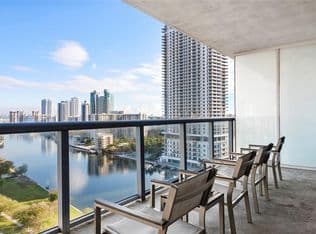 2-bedroom Condo — 2602 E Hallandale Beach Blvd #R1806, Hallandale, 33009
