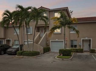 3-bedroom Townhouse — 167 RIVIERA Circle, Fort Lauderdale, 33326