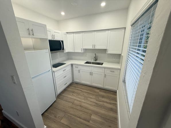 1-bedroom Apartment — 406 Malaga Ave APT 4, Miami, FL 33134