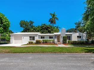 2-bedroom Single-Family Home — 989 Eastward Dr, Miami Springs, 33166
