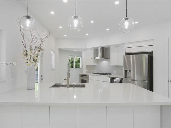3-bedroom Single-Family Home — 711 Sunset Rd, Coral Gables, FL 33143