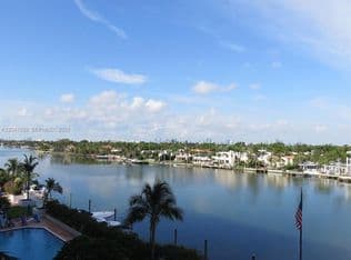 1+1 Condo — 5700 Collins Ave APT 6J, Miami Beach, 33140